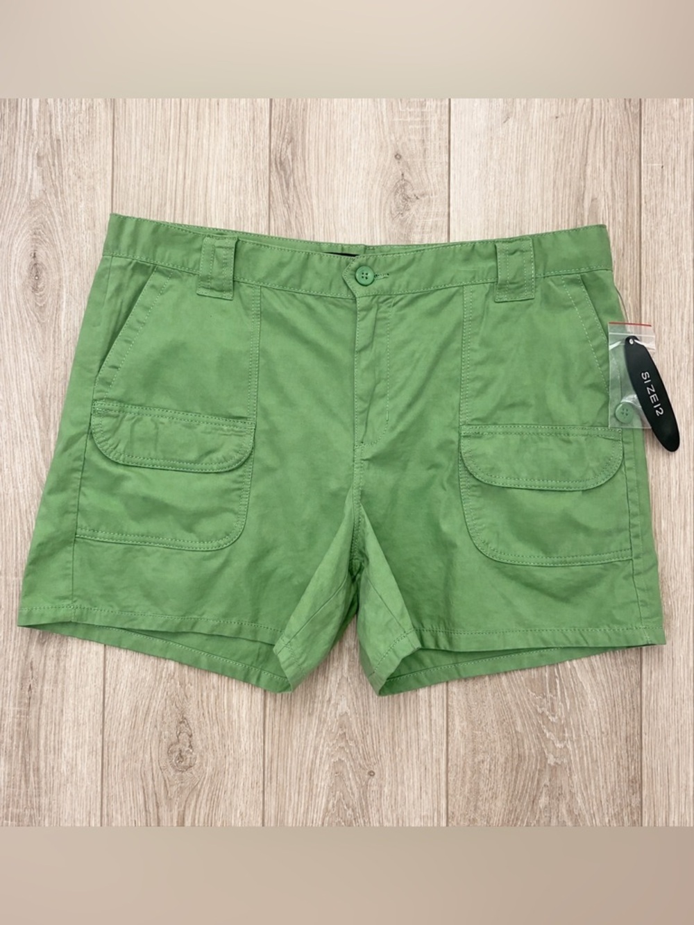 Women’s Green Bermuda Shorts Size 12 Utility Cargo Pockets 11” Inseam NWT